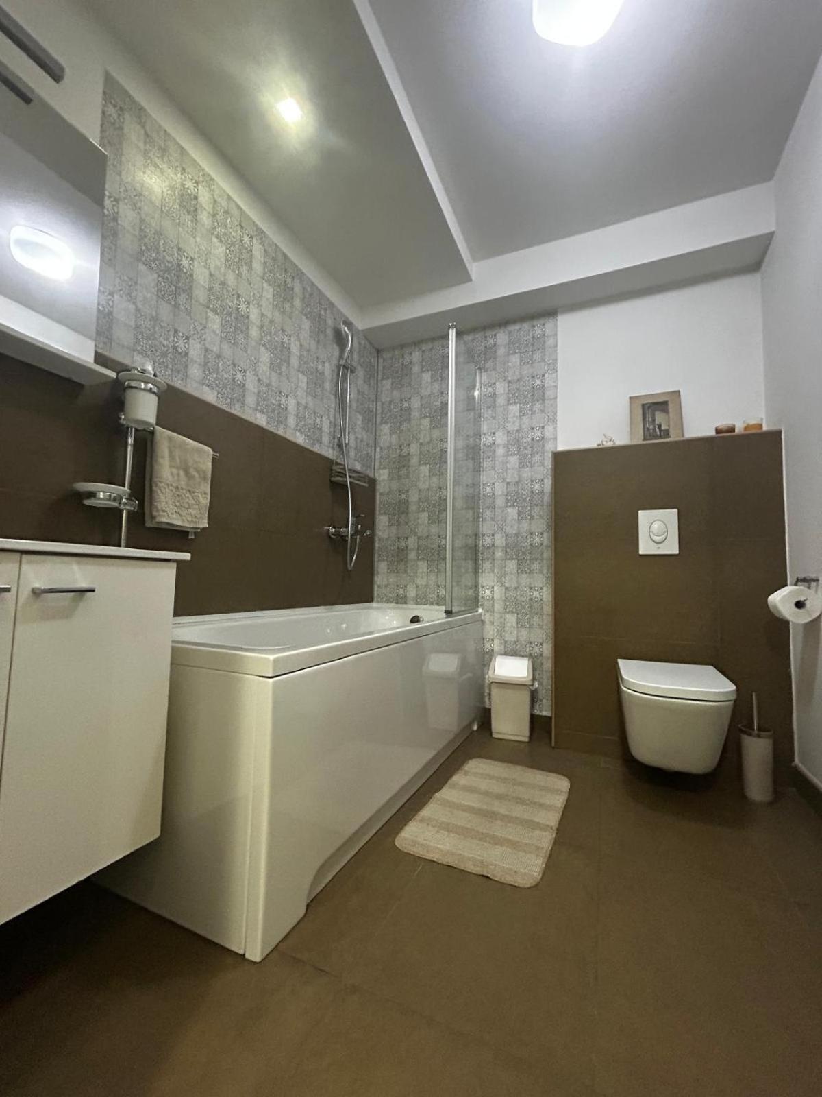 Apartment Galerija トゥズラ エクステリア 写真