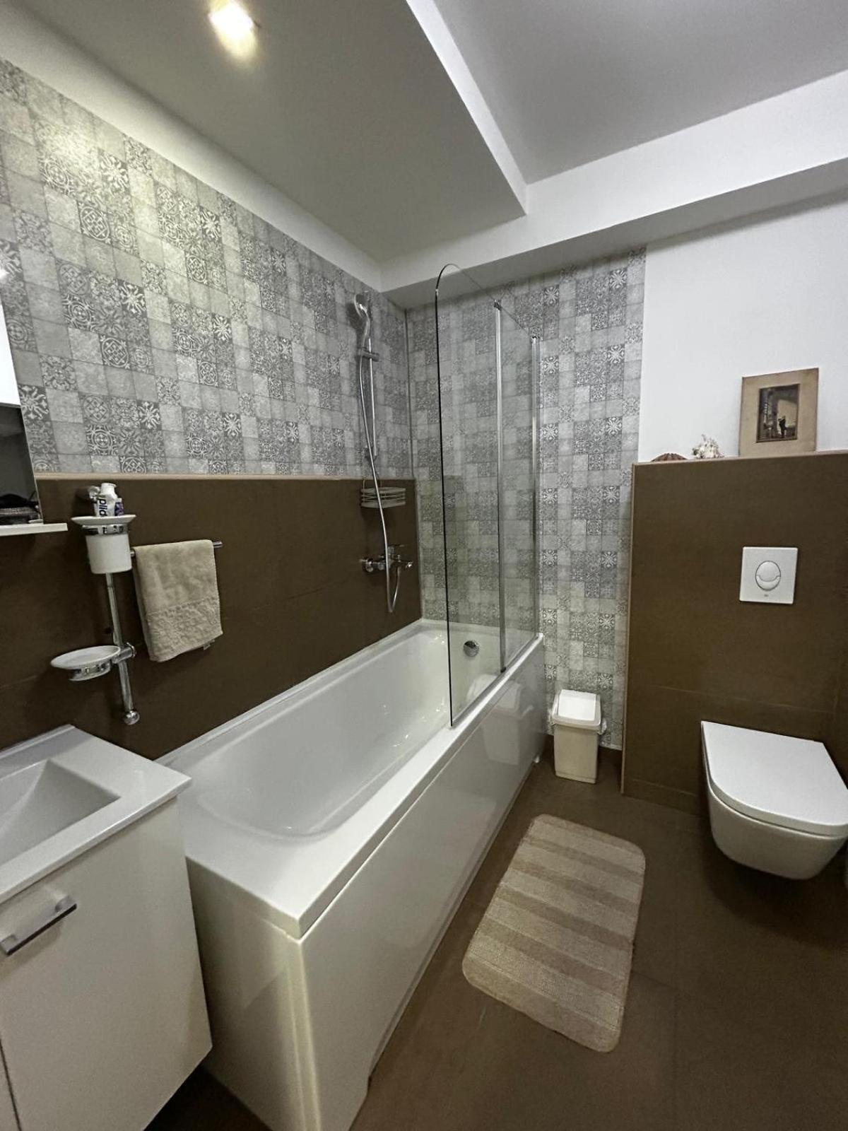 Apartment Galerija トゥズラ エクステリア 写真