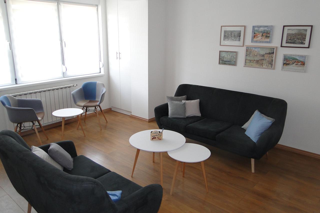 Apartment Galerija トゥズラ エクステリア 写真