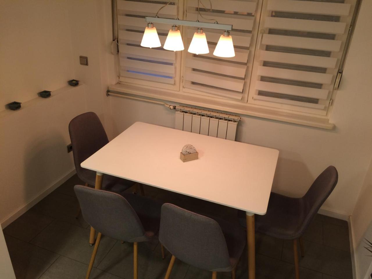 Apartment Galerija トゥズラ エクステリア 写真